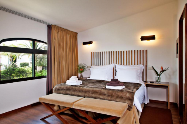 Paste in Portugalia:527 euro cazare 7 nopti cu mic dejun+ transport avion+ toate taxele