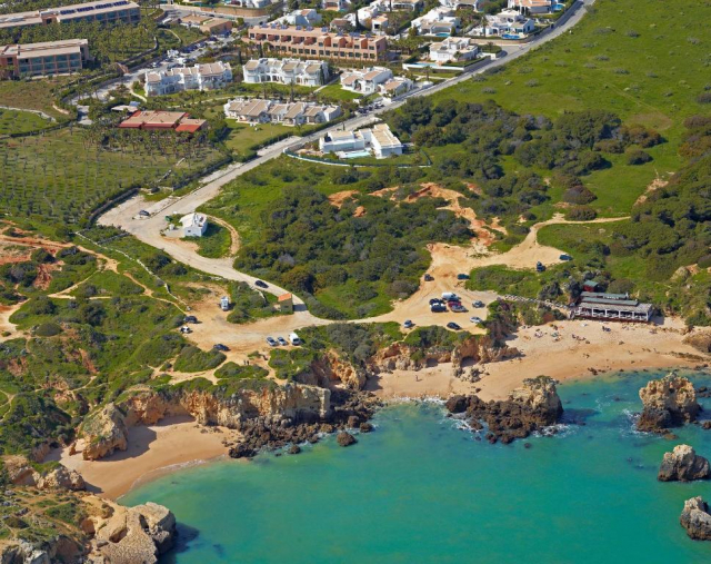 Paste in Portugalia:527 euro cazare 7 nopti cu mic dejun+ transport avion+ toate taxele