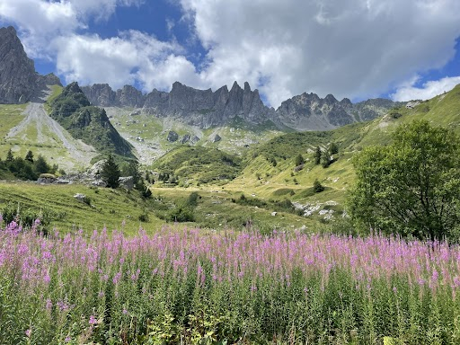 01.05 Zbor Bucuresti ELVETIA - ITALIA NORD 679 euro/persoana/ 7 nopti demipensiune, taxe aeroport si transfer incluse