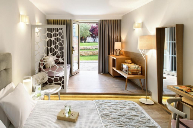 Sejur in Halkidiki: 585 euro cazare 7 nopti cu demi pensiune+ transport avion+ toate taxele