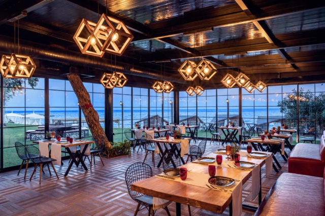 Paste in Antalya: 715 euro cazare 7 nopti cu Ultra All inclusive+ transport avion+ toate taxele 