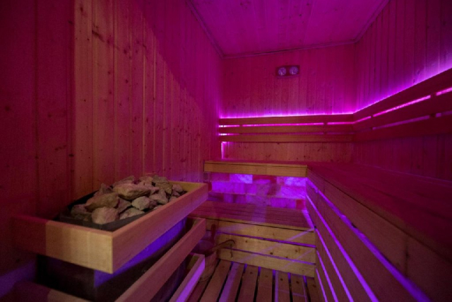 SUPER OFERTA PASTE ROMANIA 3 NOPTI CAZARE HOTEL CARPATHIA SINAIA CU DEMIPENSIUNE, TRANSPORT INDIVIDUAL