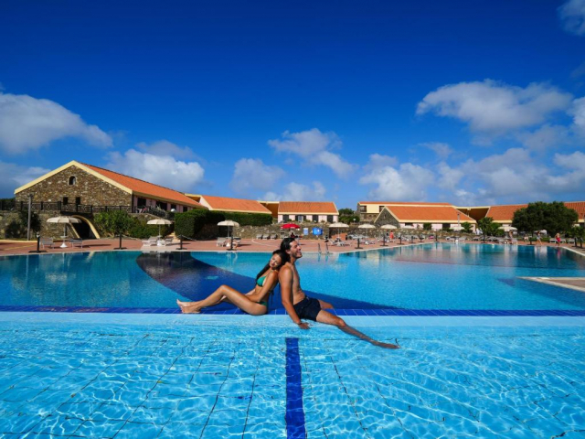 ULTRA LAST MINUTE SARDINIA LE TONARE STINTINO 4**** DEMIPENSIUNE ZBOR DIN CLUJ NAPOCA CU TAXE INCLUSE