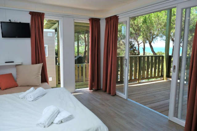 ULTRA LAST MINUTE SARDINIA TORRE CAMPING ALGHERO ZBOR DIN OTOPENI CU TAXE INCLUSE