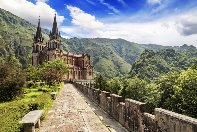 Senior Voyage Tara Bascilor si nordul Spaniei 730  euro/persoana plecare din Bucuresti 01.05  - Hotel Mar Comillas