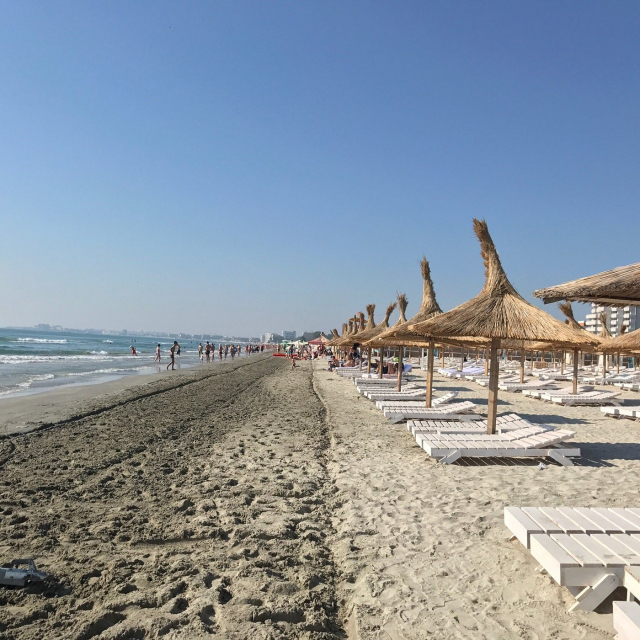 Vacanta de vara la plaja in Mamaia la doar 610 RON!!! Piccadilly 3* ultimele locuri 