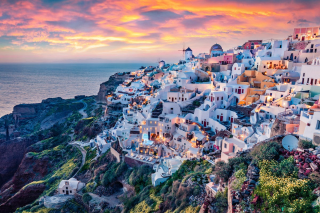 Super oferta in SANTORINI de la doar 419 euro/pers. Zbor low cost din Bucuresti!