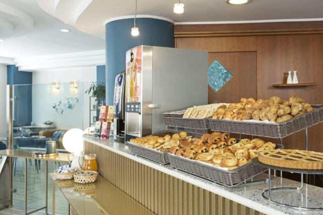 Paste in Pescara: de la 275 euro cazare 3 nopti cu mic dejun+ transport avion+ toate taxele