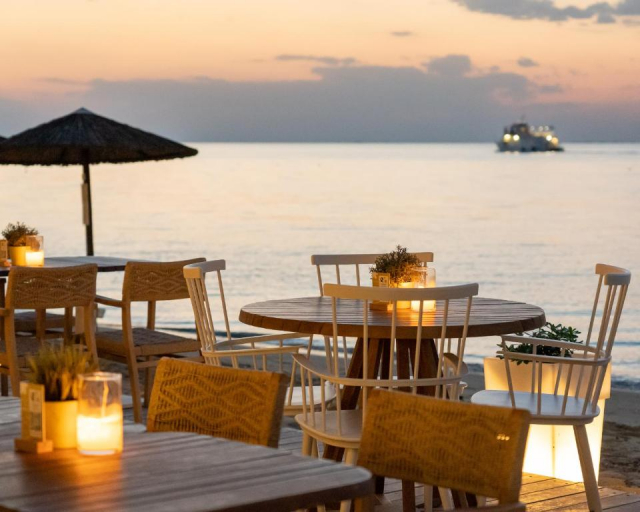 Paste in Grecia - Peraia: 399 euro cazare 4 nopti cu mic dejun+ transport avion+ toate taxele