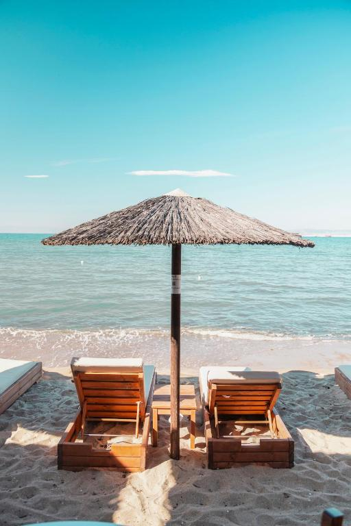 Paste in Grecia - Peraia: 399 euro cazare 4 nopti cu mic dejun+ transport avion+ toate taxele