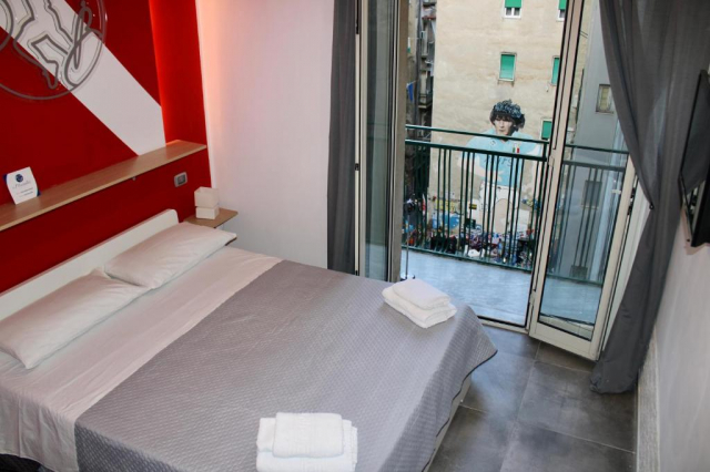 City Break in Napoli:de la 259 euro cazare 3 nopti cu mic dejun+ transport avion+ toate taxele