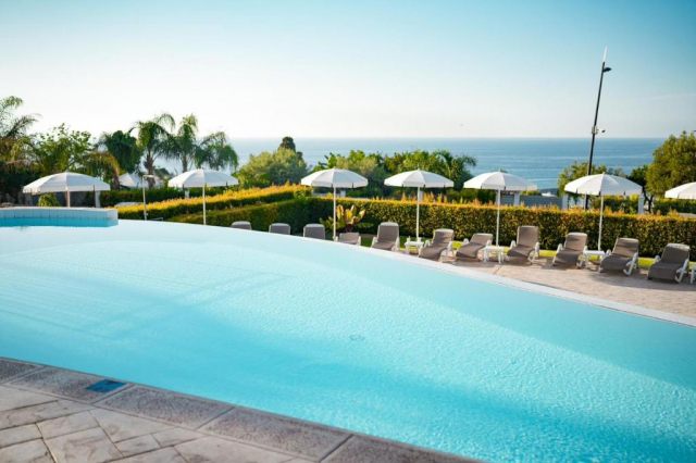 Escapada de 1 Mai in Tropea (Italia) / Sentido Michelizia Tropea Resort 4*