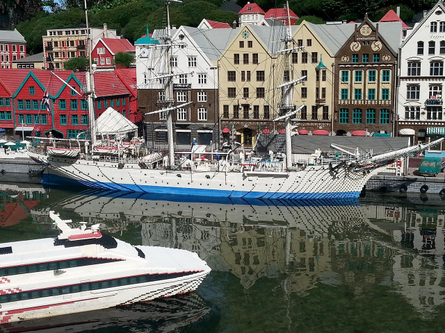 Oferta Legoland Danemarca - 1 zi intrare la parc, 3 nopti, cu plecare din Cluj Napoca (CC)