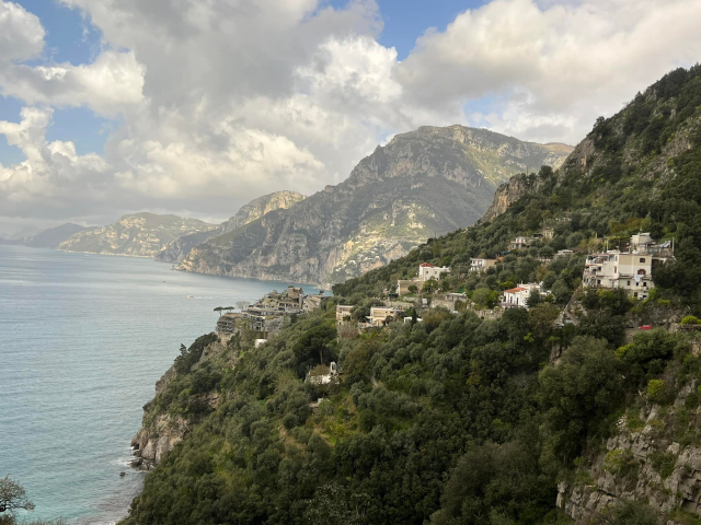 08.06 Zbor din Bucuresti, Italia Coasta Amalfi 729 euro / persoana/ sejur / 7 nopti cu mic dejun taxe aeroport inclus