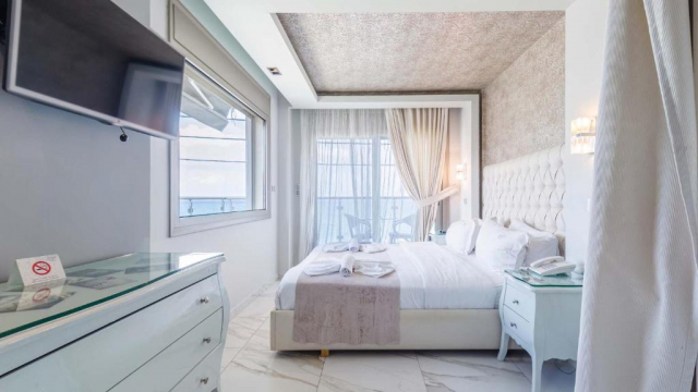 Paste in Halkidiki la Alpha Luxury Suites 4*