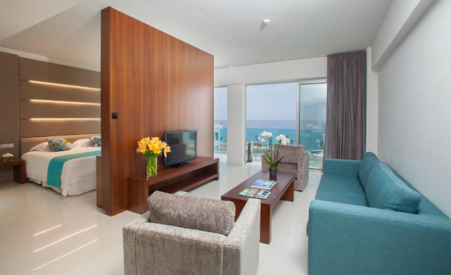 Sejur in Paphos: 550 euro cazare 5 nopti cu demi pensiune+ transport avion+ toate taxele