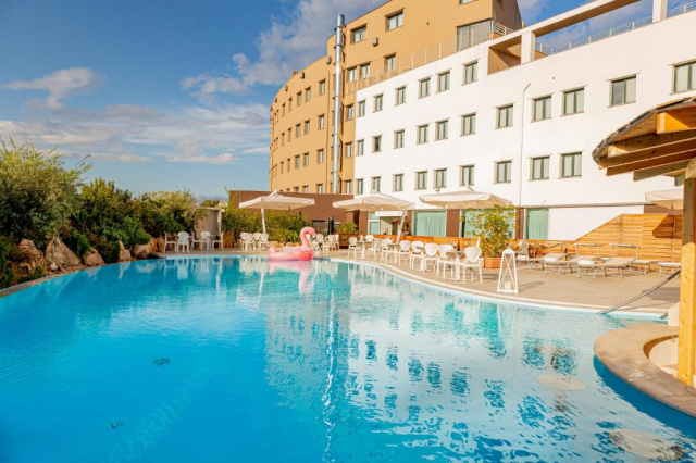 ULTRA LAST MINUTE 1MAI SARDINIA MERCURE OLBIA  HOTEL 4**** ZBOR DIN OTOPENI CU TAXE INCLUSE