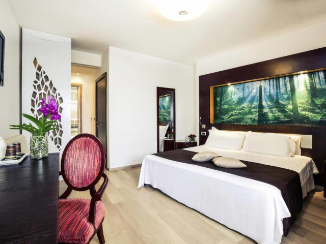 ULTRA LAST MINUTE 1MAI SARDINIA MERCURE OLBIA  HOTEL 4**** ZBOR DIN OTOPENI CU TAXE INCLUSE