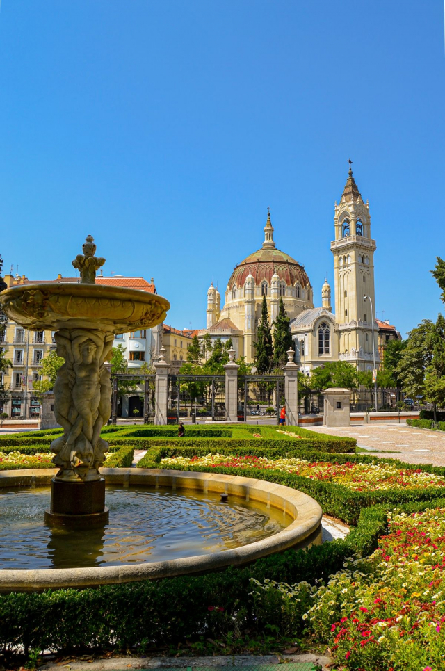 💃 De la Gaudí la Gran Vía: Aventură în Barcelona &amp; Madrid ✨ circuit individual cu zbor din București