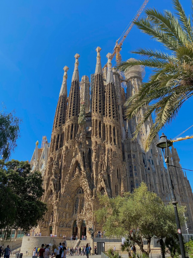 💃 De la Gaudí la Gran Vía: Aventură în Barcelona &amp; Madrid ✨ circuit individual cu zbor din București