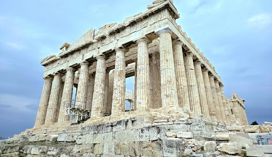 ATENA, ORASUL ZEITEI, AVION DIN BUCURESTI, LA HOTEL DE 3*, LA TARIFUL DE 540 EURO/PERSOANA, MIC DEJUN!