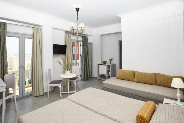 Sejur in Santorini: de la 430 euro cazare 7 nopti cu mic dejun+ transport avion+ toate taxele 