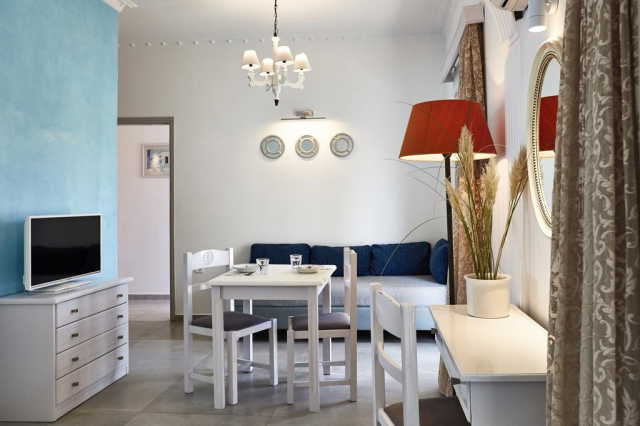 Sejur in Santorini: de la 430 euro cazare 7 nopti cu mic dejun+ transport avion+ toate taxele 