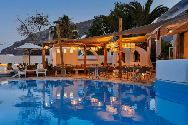 Sejur in Santorini: de la 315 euro cazare 4 nopti cu mic dejun+ transport avion+ toate taxele 