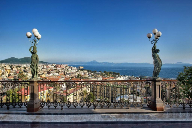 City Break Napoli -  B&amp;B De Matha House 4* - plecare din Brasov