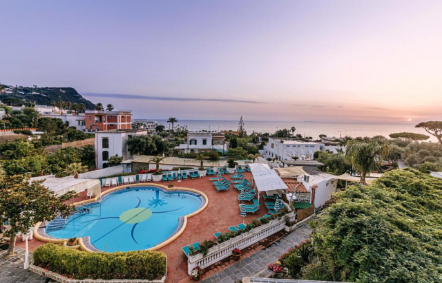 Sejur in Italia/Ischia: 675 euro cazare 7 nopti cu All Inclusive+ transport avion+ toate taxele
