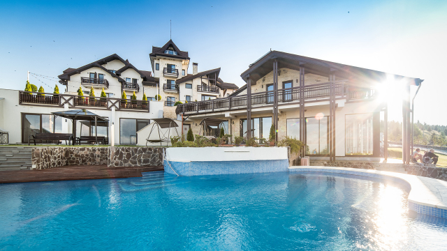 PASTE ULTRA LAST MINUTE LA CASTELNOR 4* MIC DEJUN LA 1910 LEI/PERS