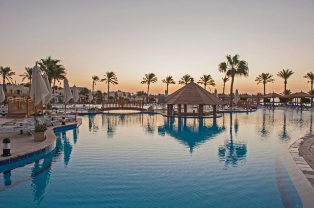 Paste in Hurghada: 600 euro cazare 8 nopti cu All inclusive+ transport avion+ toate taxele