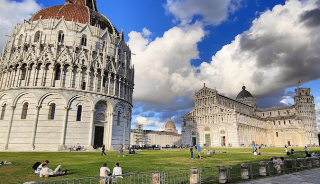 ULTIMELE LOCURI TOSCANA, AVION DIN BUCURESTI, LA HOTEL DE 4*, LA TARIFUL DE 595 EURO/PERSOANA, DEMIPENSIUNE!