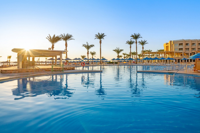 Sejur in Hurghada: 575 euro cazare 7 nopti cu All inclusive+ transport avion+ toate taxele 