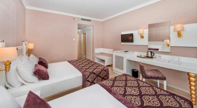 1 mai in Antalya: 335 euro cazare 7 nopti cu All inclusive+ transport avion+ toate taxele 