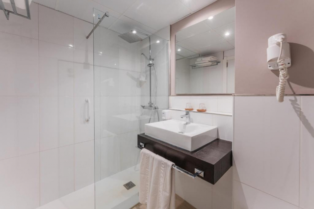 ULTRA LAST MINUTE PLAJA MALLORCA 3***DEMIPENSIUNE SON BAULO ZBOR DIN OTOPENI CU TAXE INCLUSE