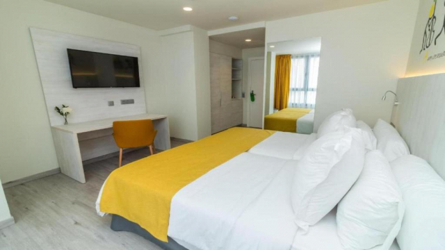 Sejur in Gran Canaria: 399 euro cazare 4 nopti cu mic dejun+ transport avion+ toate taxele