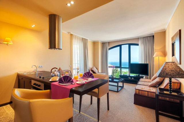 1 mai cu All inclusive la hotel Barcelo Royal Beach 5* 