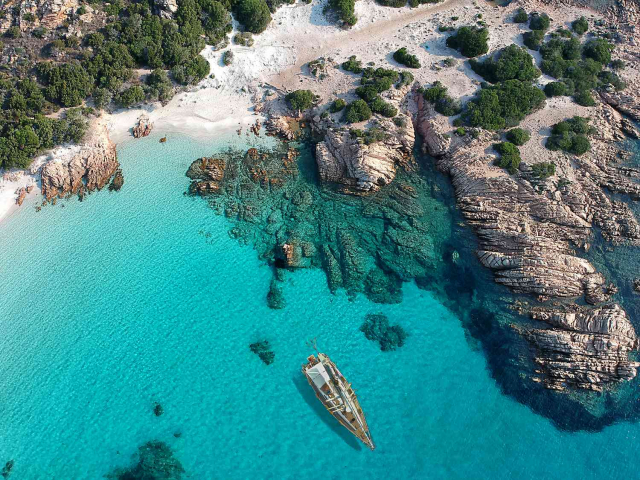 Mini vacanta de 1 Mai in Sardinia la doar 298 euro,avion din Bucuresti !!! Ultimele locuri