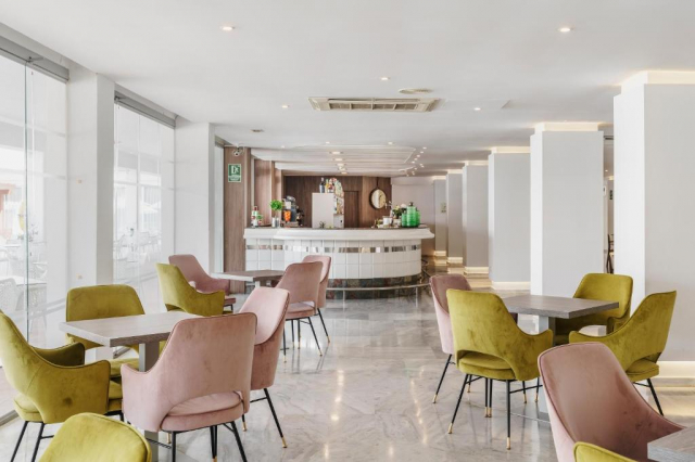 ULTRA LAST MINUTE PE PLAJA IN PALMA DE MALLORCA ALUA LEO  4****DEMIPENSIUNE ZBOR DIRECT DIN OTOPENI CU TAXE INCLUSE