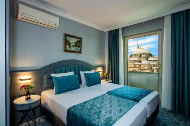 Ultimile locuri program 1 Mai la Istanbul