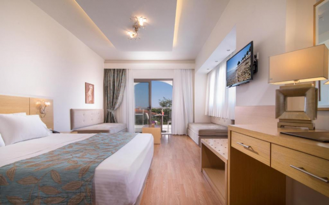 1 mai in Halkidiki la Flegra Palace 4* 