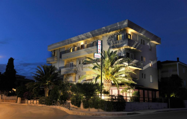 ULTRA LAST MINUTE SARDINIA 3*** MISTRAL HOTEL ZBOR DIN OTOPENI CU TAXE INCLUSE