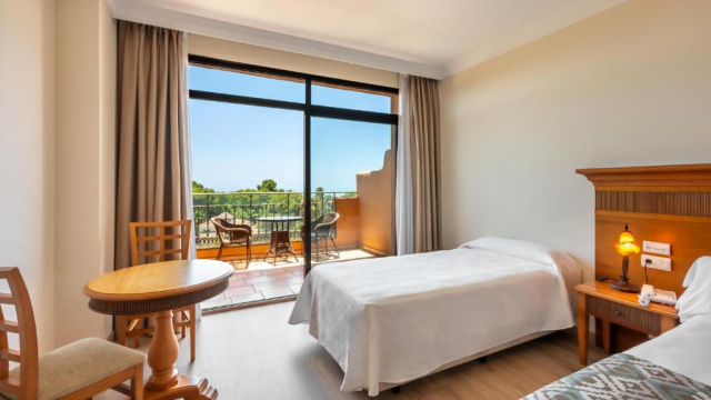 ULTRA LAST MINUTE MALAGA 7 NOPTI CAZARE CU DEMIPENSIUNE 4****GLOBALES BEACH  ZBOR DIN OTOPENI  CU TAXE INCLUSE