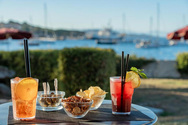 ULTRA LAST MINUTE SARDINIA 4****DEMIPENSIUNE CLUB ESSE POSADA ZBOR DIN OTOPENI CU TAXE INCLUSE