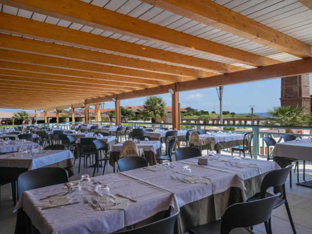 ULTRA LAST MINUTE SARDINIA 4****DEMIPENSIUNE LE TONARE ZBOR DIN OTOPENI CU TAXE INCLUSE
