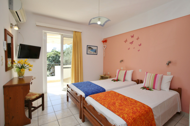 22.06 Autocar din Bucuresti, Grecia/Lefkada, Dimitris si Zois Apartments 320 euro/pers/sejur 7 nopti fara masa