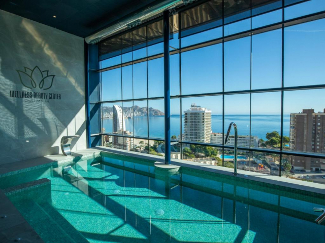 PARTAJ DOAMNA BENIDORM, AVION DIN CLUJ-NAPOCA, LA HOTEL GRAN BALI 4*, LA TARIFUL DE 859 EURO/PERSOANA, PENSIUNE COMPLETA!