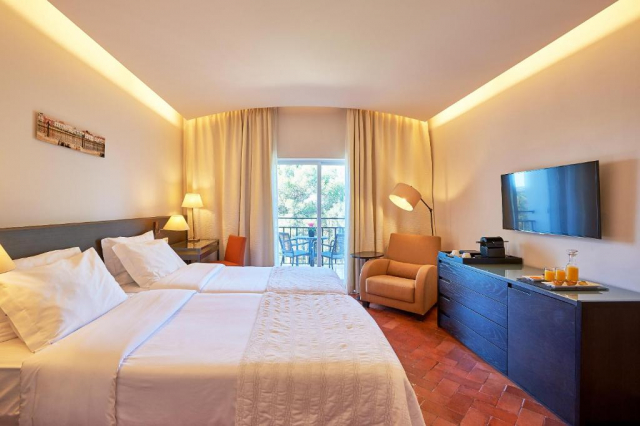 ULTRA LAST MINUTE PLAJA PORTUGALIA 5*(**** PENINA GOLF ZBOR DIN OTOPENI CU TAXE INCLUSE