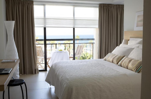 ULTIMELE LOCURI LARNACA, AVION DIN CLUJ-NAPOCA, LA HOTEL SANDY BEACH SPA 5*, LA TARIFUL DE 968 EURO/PERS, DEMIPENSIUNE!